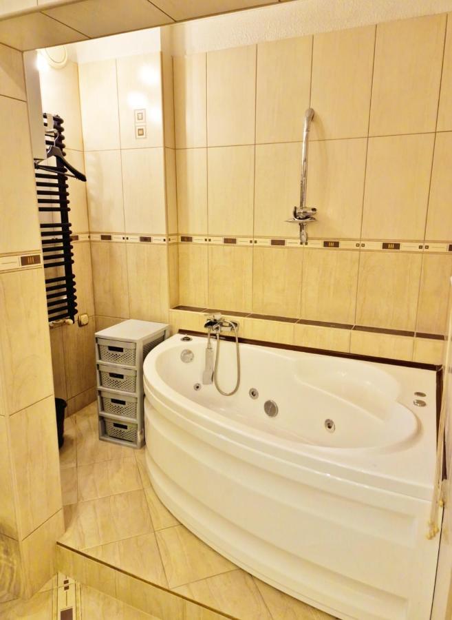 Kochanowskiego Apartment ชวีโนวิชแจ ภายนอก รูปภาพ